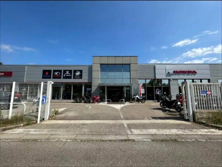 Retail in Orange for lease - Building Photo - Image 1 of 12