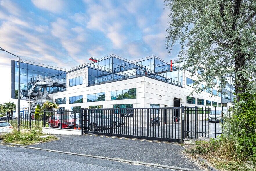 Office in Bry-sur-Marne for lease - Building Photo - Image 2 of 3