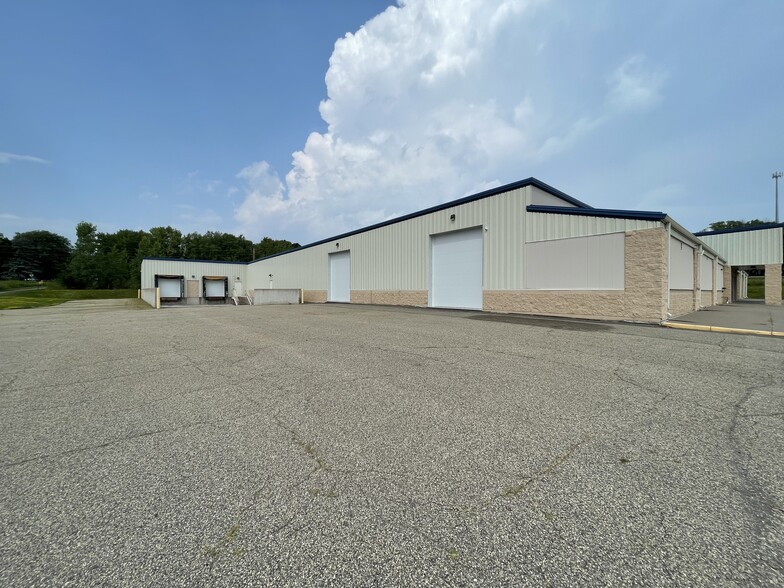 598 W Lucas Ln, Ellsworth, WI for lease - Building Photo - Image 2 of 7