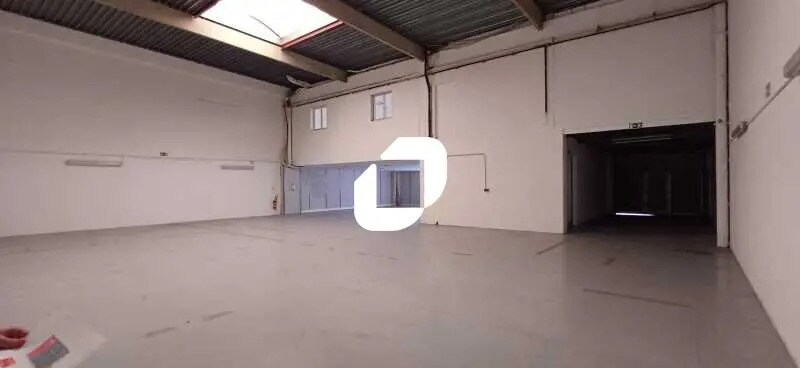 Flex in Poissy for lease - Interior Photo - Image 2 of 5