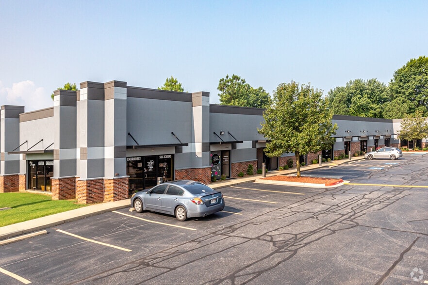 3329 W Sunset Ave, Springdale, AR for lease - Primary Photo - Image 1 of 4