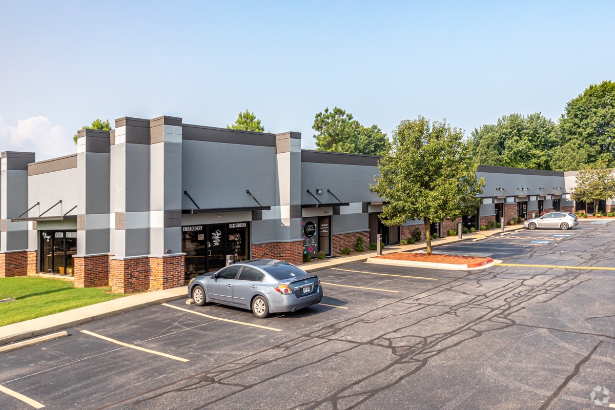 3329 W Sunset Ave, Springdale, AR for lease Primary Photo- Image 1 of 5