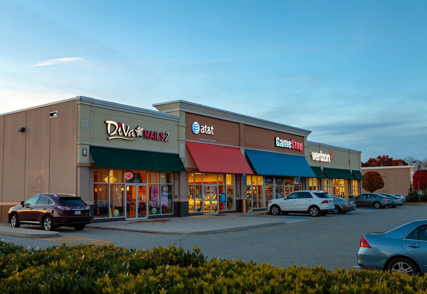 2065-2141 Killingly Commons Dr, Dayville, CT for lease - Building Photo - Image 2 of 5