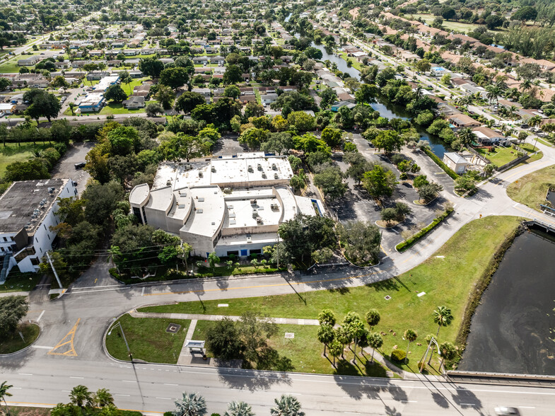 7100 W Oakland Park Blvd, Lauderhill, FL for sale - Building Photo - Image 3 of 21