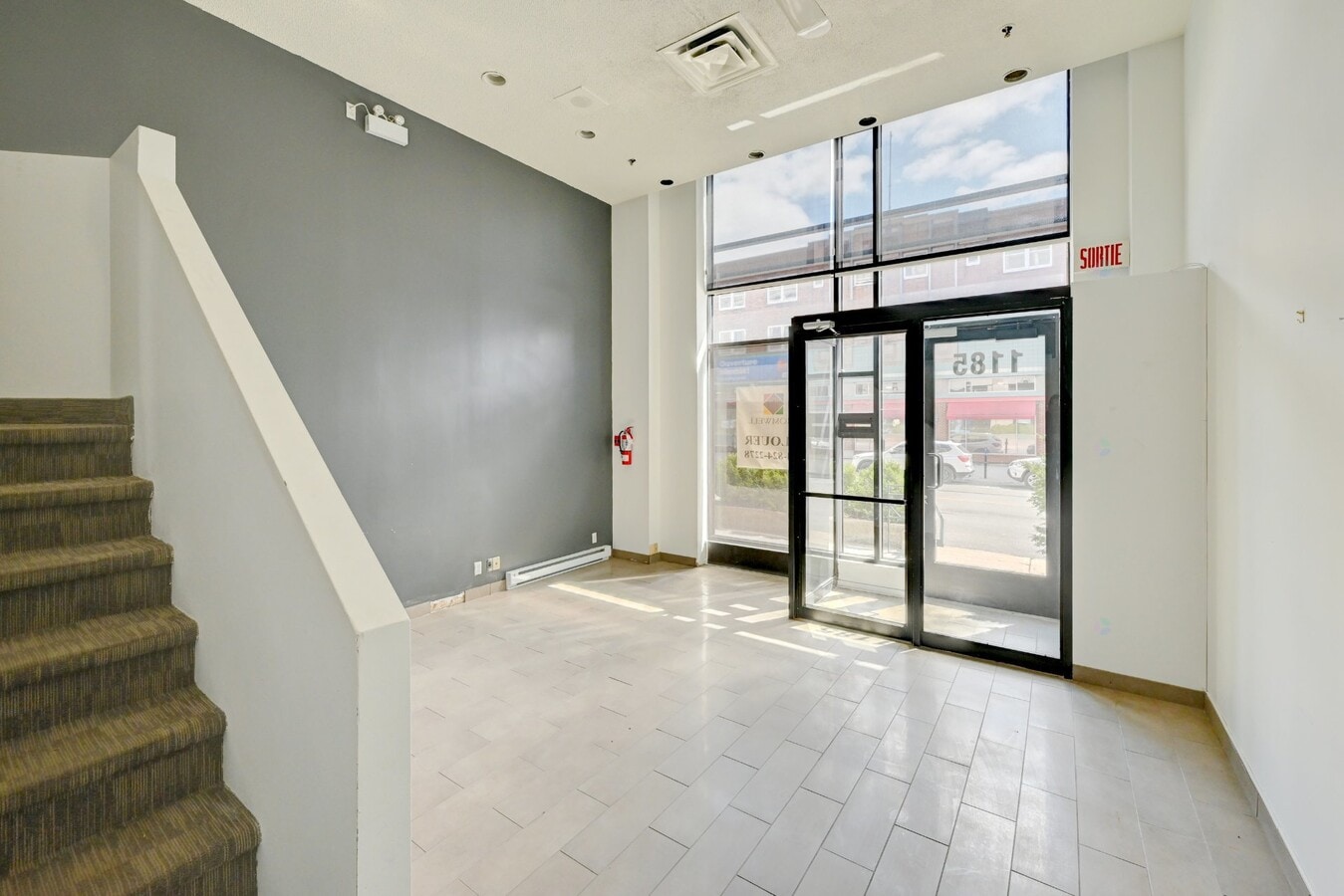 1155-1185 Av Bernard, Montréal, QC H2V 1V5 - Unit 1-5 - - Interior Photo - Image 1 of 5