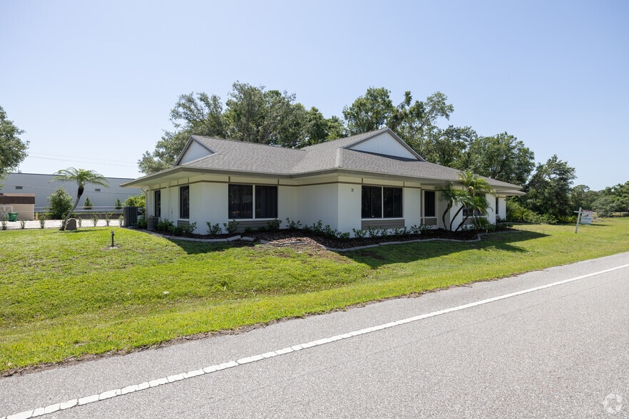 31 Sarasota Center Blvd, Sarasota, FL for lease - Primary Photo - Image 1 of 33
