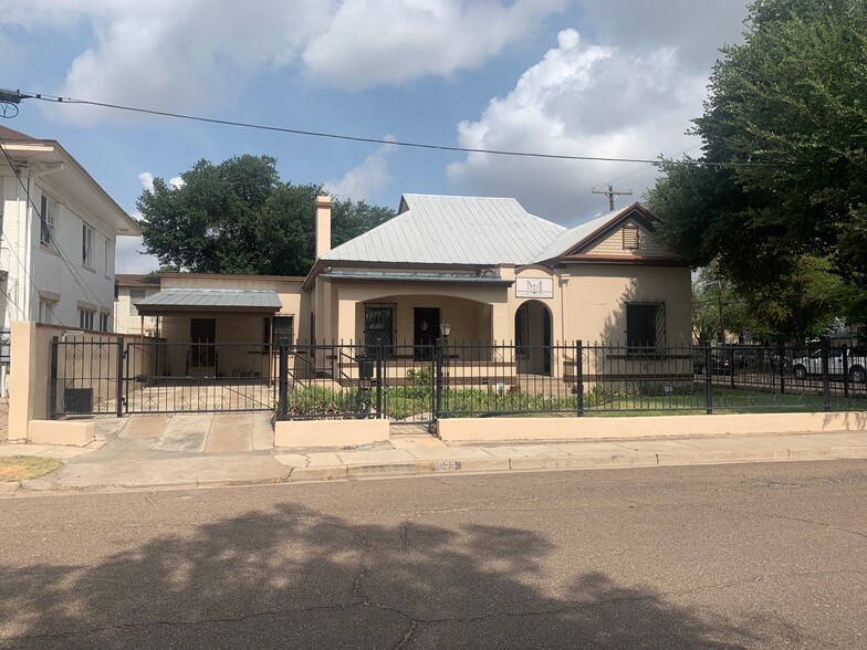 1020 Davis Ave, Laredo, TX for lease - Primary Photo - Image 3 of 13