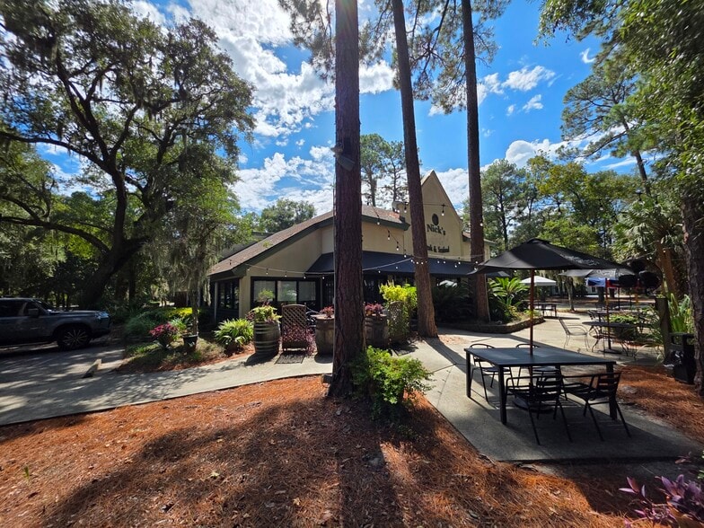 9 Park Ln, Hilton Head Island, SC for sale - Building Photo - Image 1 of 28