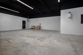 1010-1050 N Flood Ave, Norman, OK for lease Interior Photo- Image 2 of 12