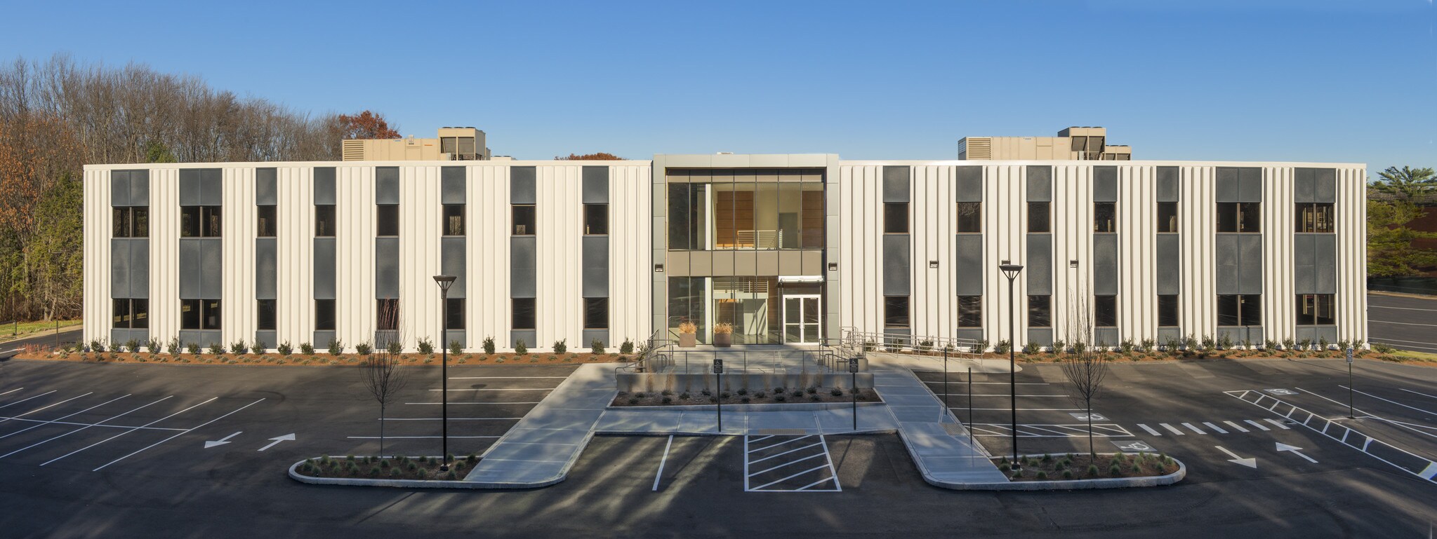 1 Patriots Park, Bedford, MA for lease Building Photo- Image 1 of 5