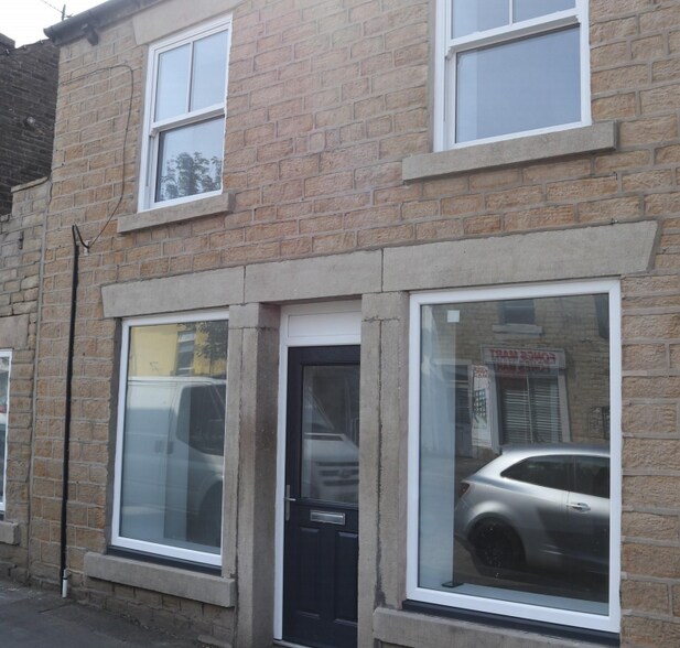 149 High St W, Glossop, SK13 8AZ