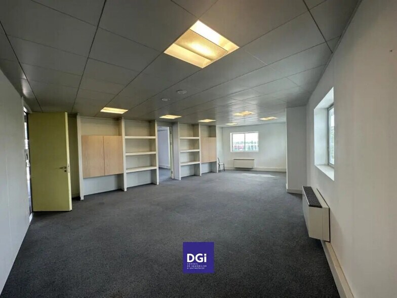 Office in Nîmes for lease - Building Photo - Image 1 of 6