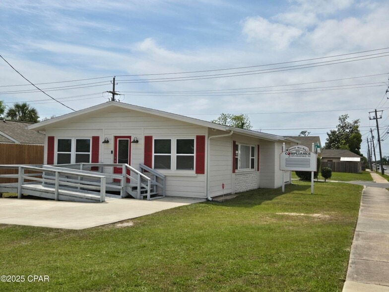 215 W 11th St, Panama City, FL for lease - Primary Photo - Image 1 of 13