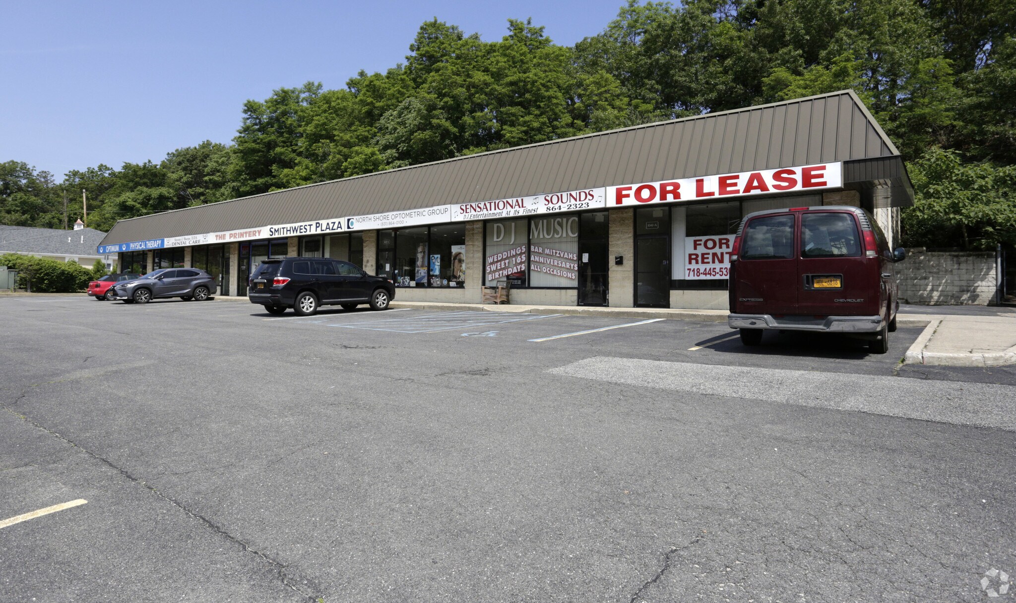 1041 W Jericho Tpke, Smithtown, NY 11787 Smith West Plaza