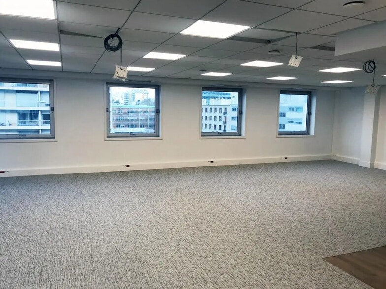 13 Bis Rue De L'Abreuvoir, Courbevoie for lease - Building Photo - Image 3 of 4