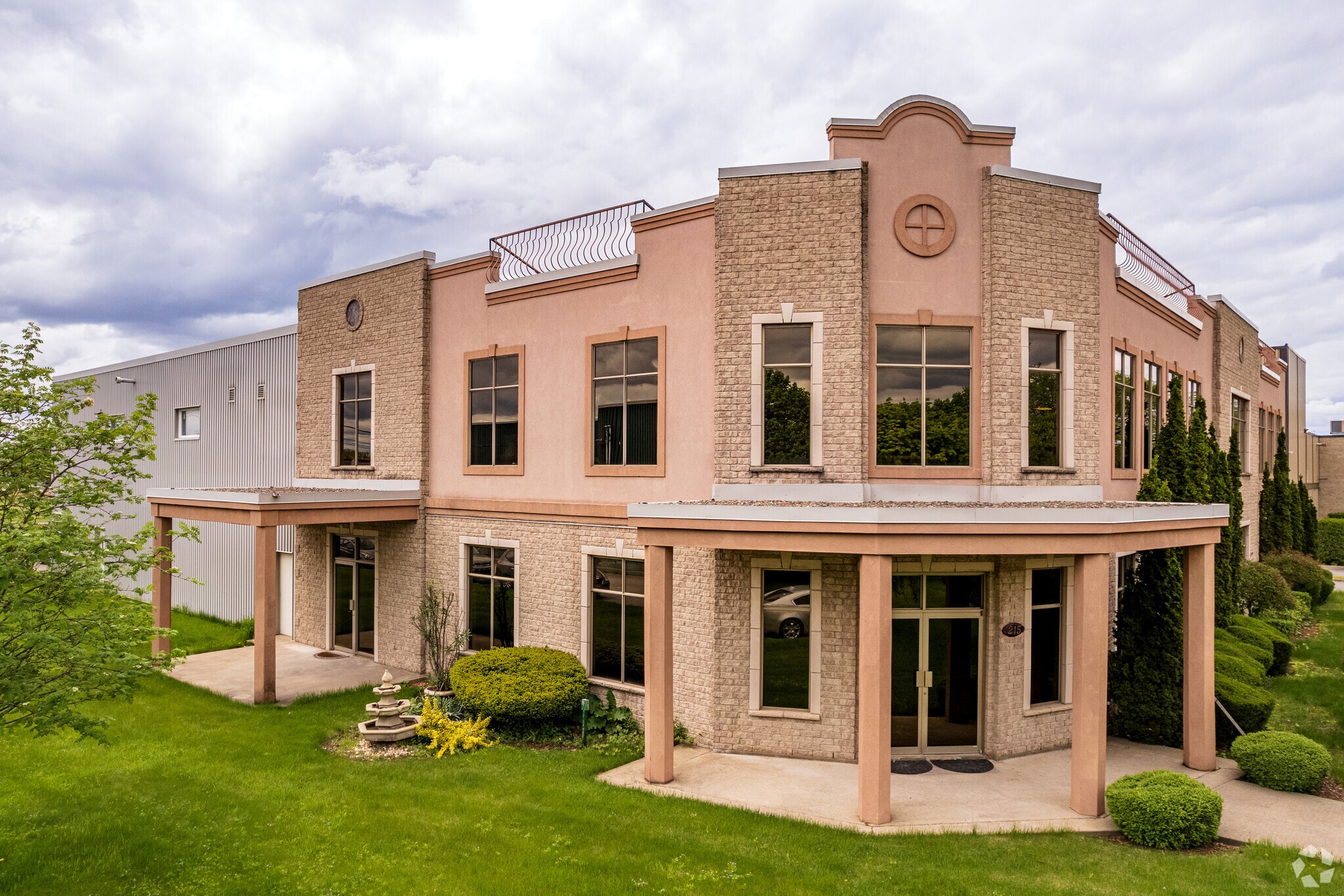 215 Av Liberté, Candiac, QC for sale Primary Photo- Image 1 of 4