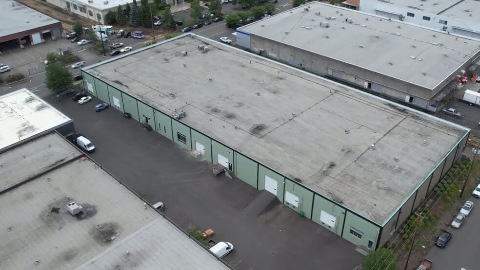 3135 NW Industrial St, Portland, OR for lease - Building Photo - Image 1 of 7