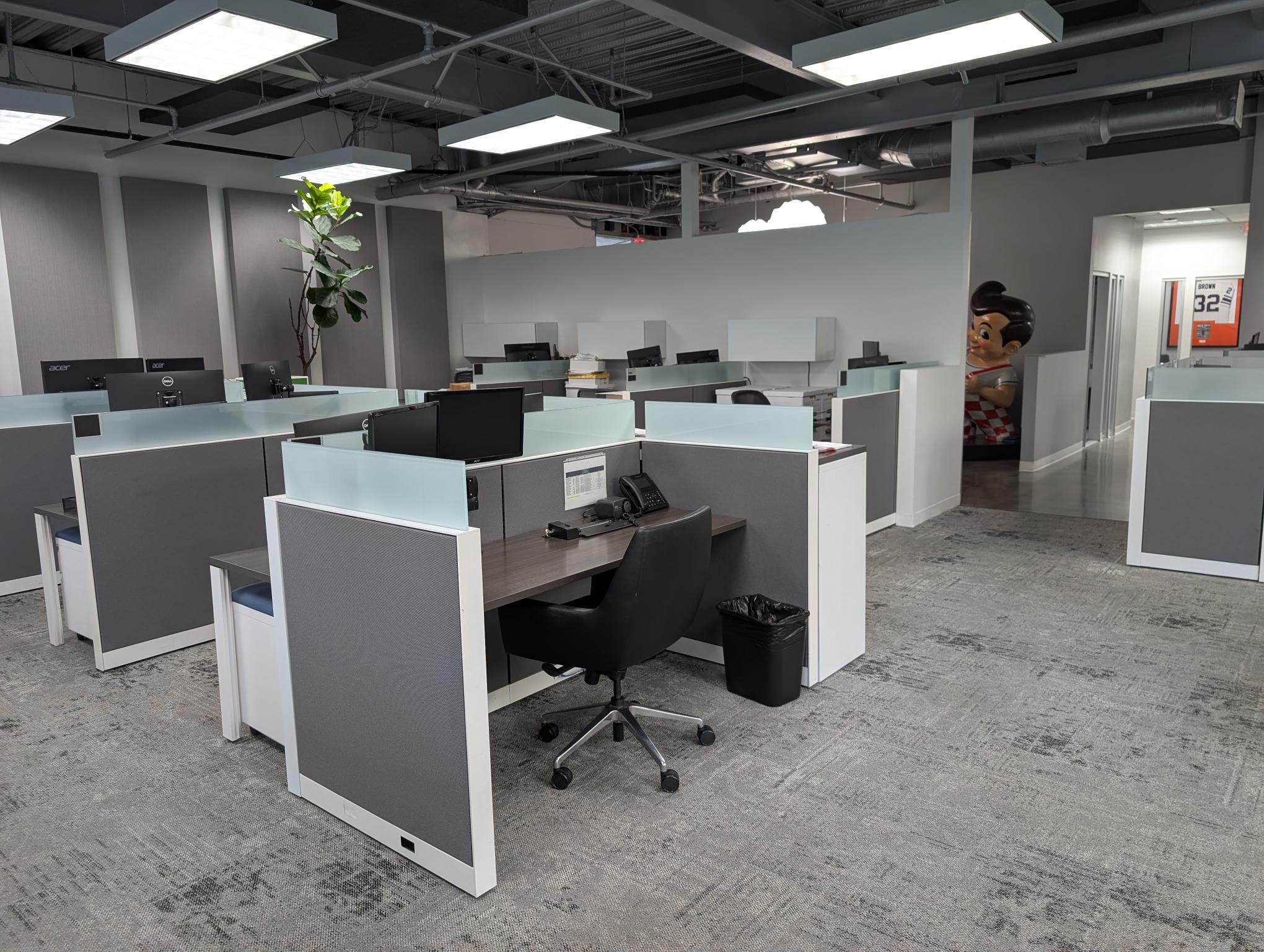 3201 Wilshire Blvd, Santa Monica, CA for lease Interior Photo- Image 1 of 9