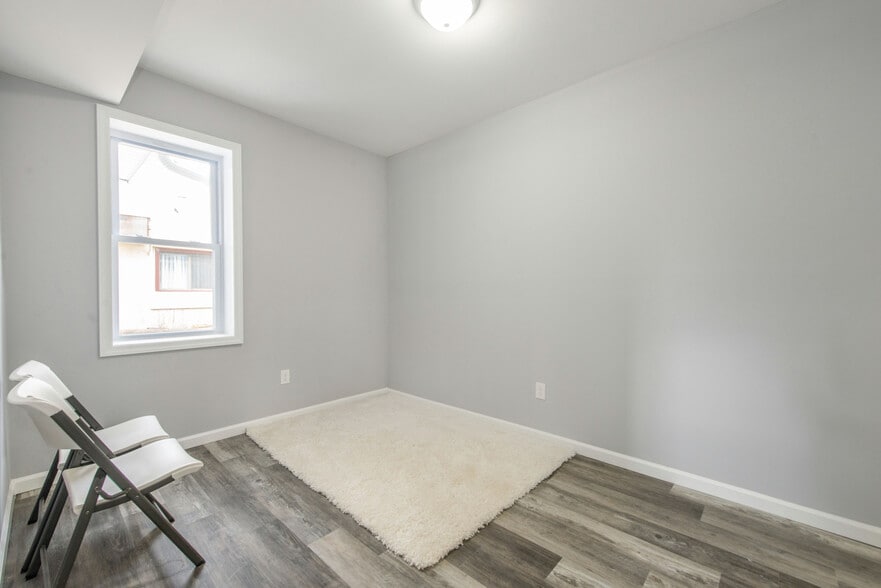 47 Washington Ave, Nutley, NJ for sale - Interior Photo - Image 2 of 24