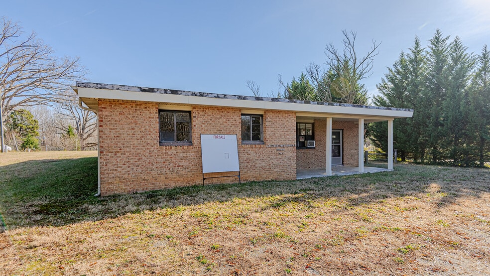 3043 US Highway 158 W, Yanceyville, NC for sale - Building Photo - Image 2 of 22