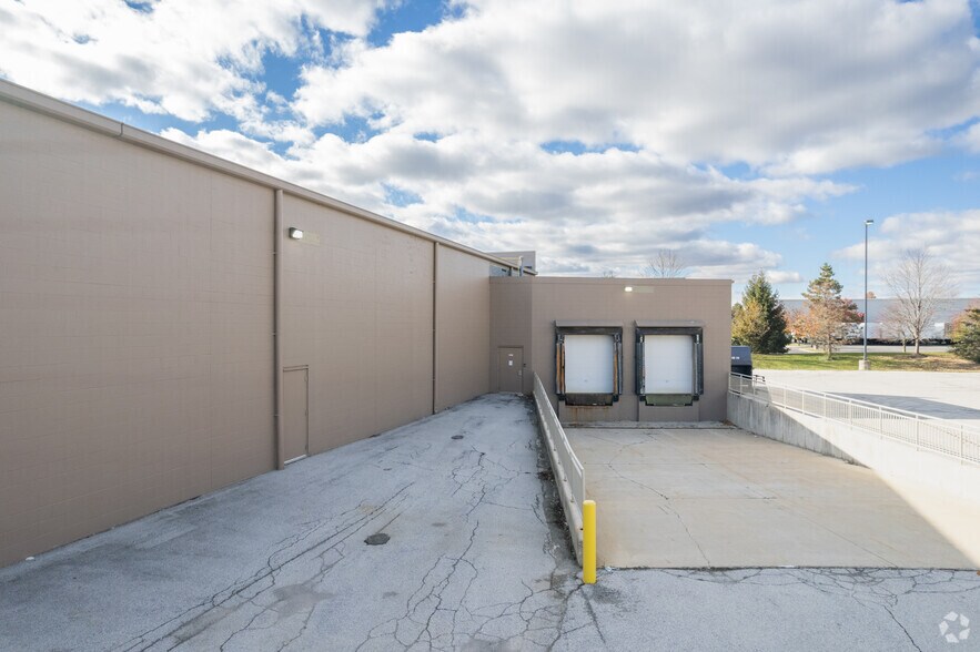 1220-1420 S Holland Sylvania Rd, Holland, OH for lease - Building Photo - Image 2 of 13