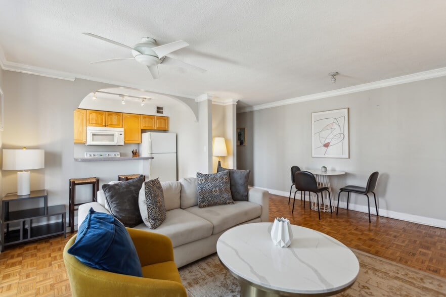 Peachtree Towers (3 Units) portfolio of 3 properties for sale on LoopNet.com - Building Photo - Image 3 of 11