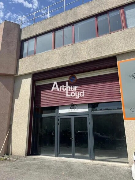 Flex in Vallauris for lease - Primary Photo - Image 1 of 19