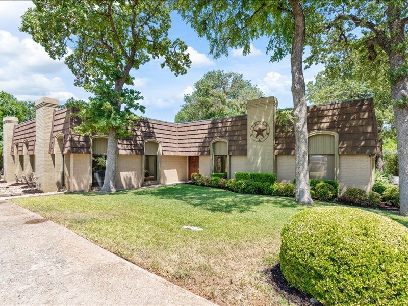 2020 W Northwest Hwy, Grapevine, TX for lease Primary Photo- Image 1 of 34