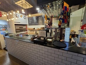 Retail in Barcelona, Barcelona for lease Interior Photo- Image 2 of 12