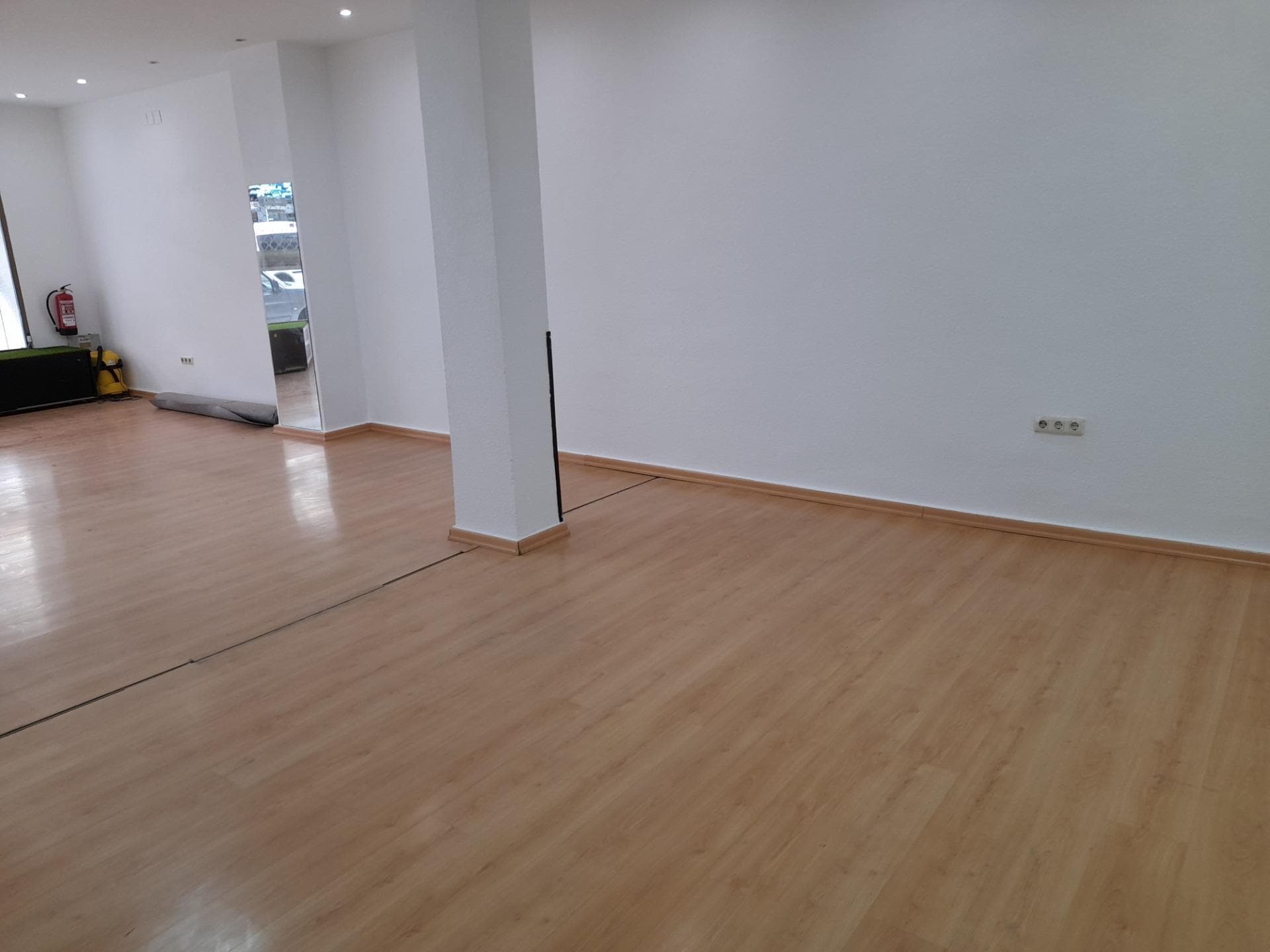 Retail in Cáceres, Cáceres for lease Building Photo- Image 1 of 24