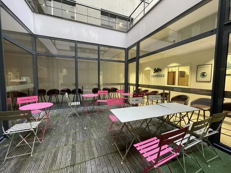 Office in Paris for lease - Building Photo - Image 3 of 14