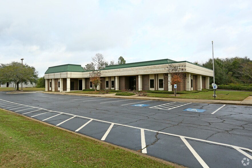 2484 E Pinetree Blvd, Thomasville, GA for sale - Primary Photo - Image 1 of 1