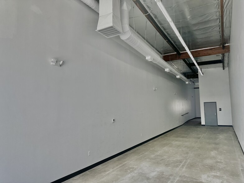 969 E 12th St, Los Angeles, CA for lease - Building Photo - Image 2 of 13