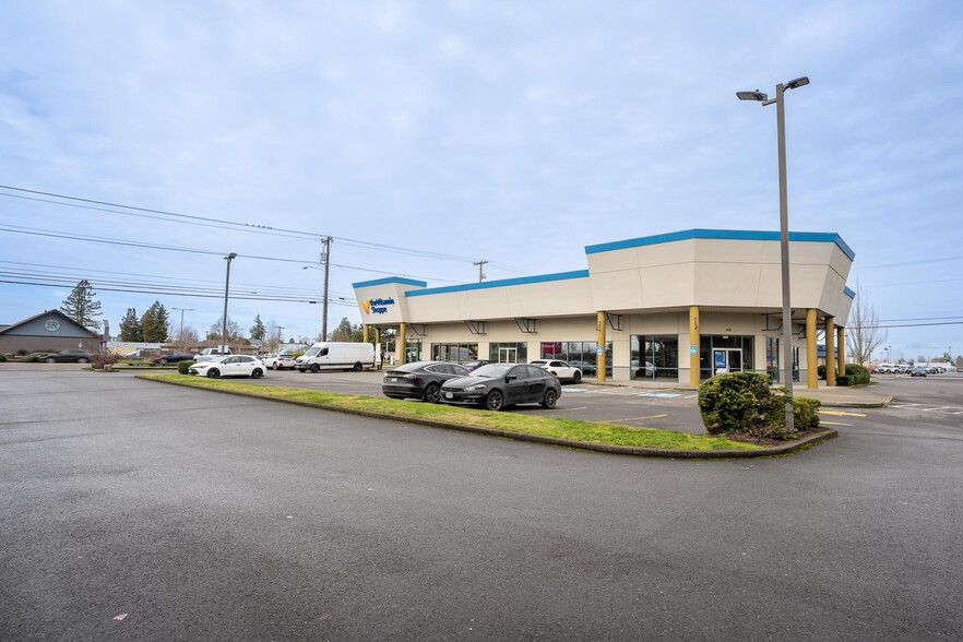 484-486 Lancaster Dr NE, Salem, OR for lease - Building Photo - Image 2 of 6