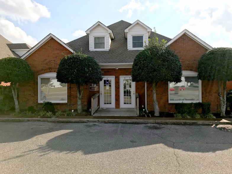 97 Stateline Rd, Southaven, MS 38671