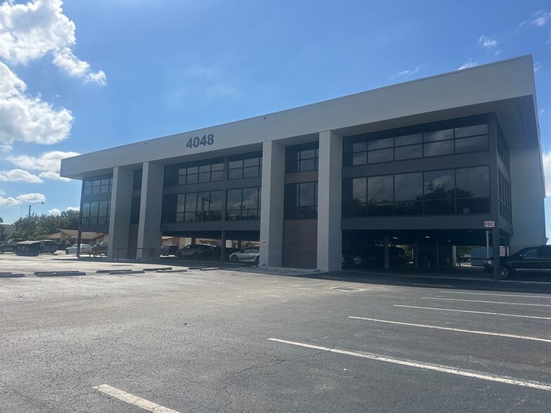 4048 Evans Ave, Fort Myers, FL for lease - Primary Photo - Image 1 of 23