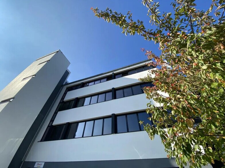 Office in Rennes for lease - Building Photo - Image 3 of 9