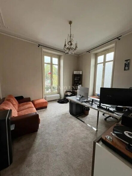 Office in Le Mans for lease - Building Photo - Image 3 of 7