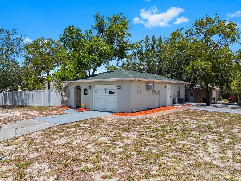 1492 Mariner Blvd, Spring Hill, FL for sale - Building Photo - Image 1 of 1