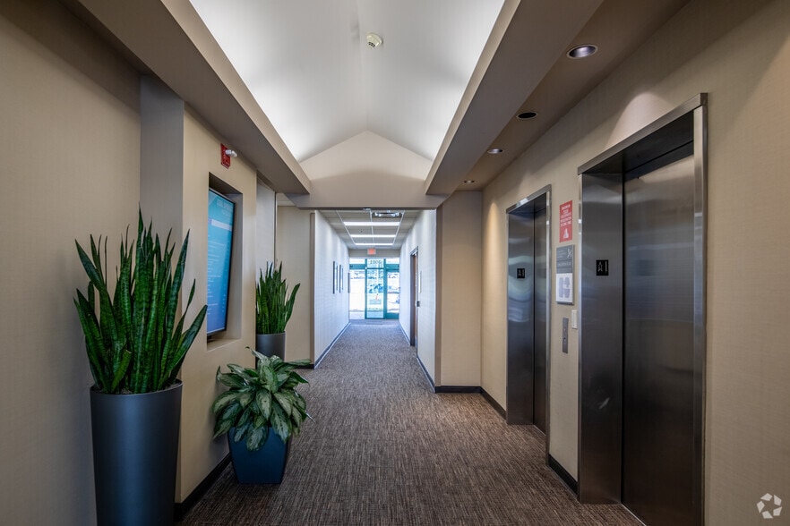 2001 Mallory Ln, Franklin, TN for lease - Lobby - Image 2 of 7