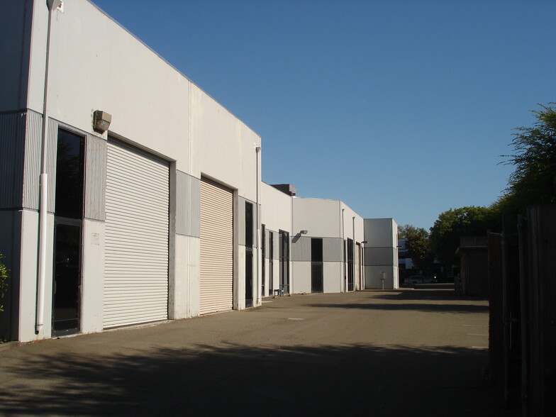 15 Leveroni Ct, Novato, CA for lease - Building Photo - Image 2 of 2