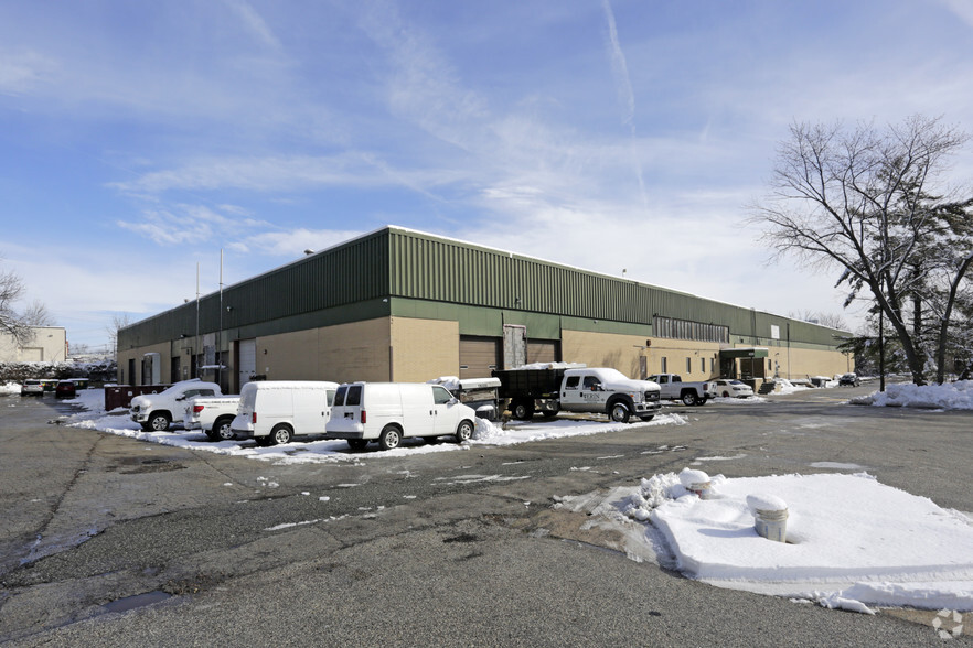 102 Queens Dr, King Of Prussia, PA for lease - Primary Photo - Image 1 of 4