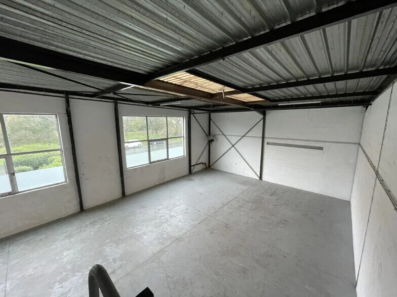 Flex in SAINT-OUEN-L'AUMONE for lease - Interior Photo - Image 1 of 11