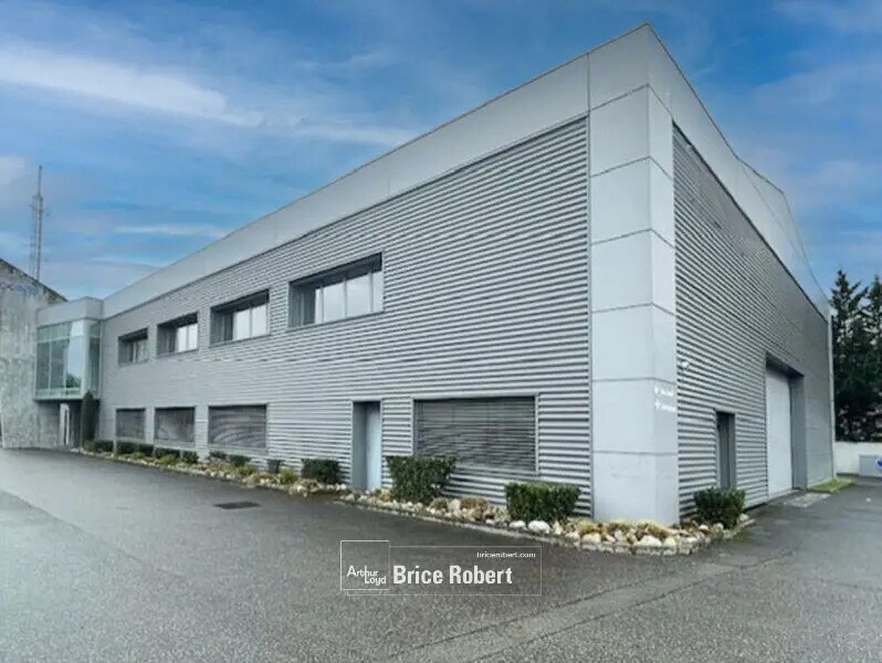 Flex in Décines-Charpieu for lease Building Photo- Image 1 of 9