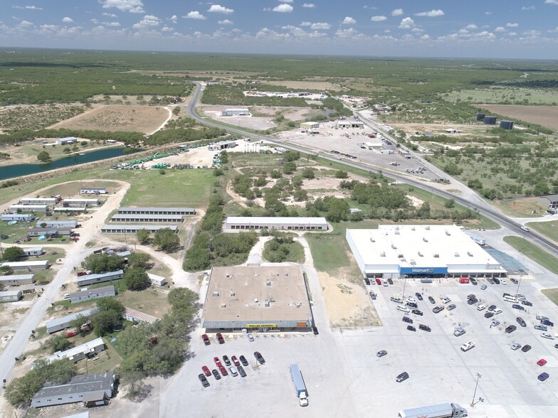 2264 N First St, Carrizo Springs, TX 78834