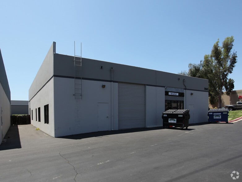 7047 Carroll Rd, San Diego, CA for lease - Building Photo - Image 3 of 4
