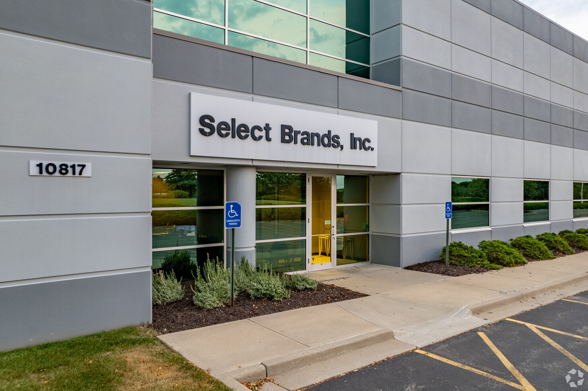 1080110817 Renner Blvd, Lenexa, KS 66219 Renner Commerce Center