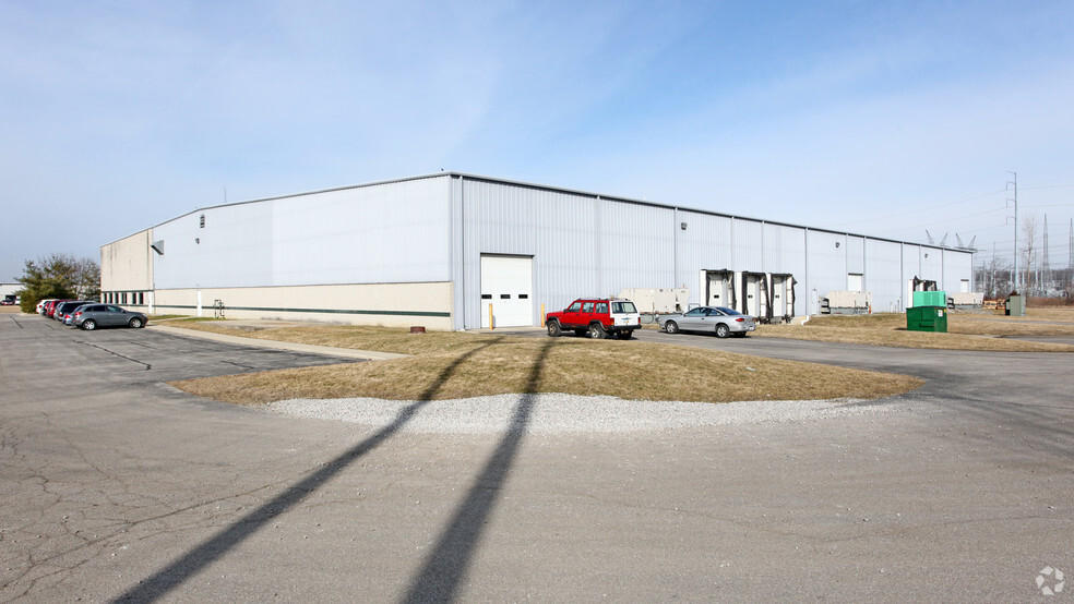 7603-7611 Green Meadows Dr, Lewis Center, OH for lease - Building Photo - Image 2 of 3