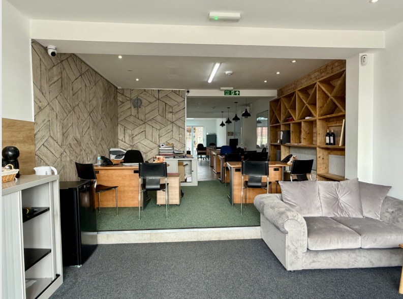 53 Harborough Rd, Northampton for sale - Interior Photo - Image 3 of 5