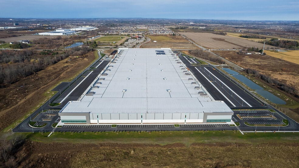 537 E Kingston Rd, Ajax, ON for lease - Building Photo - Image 3 of 7